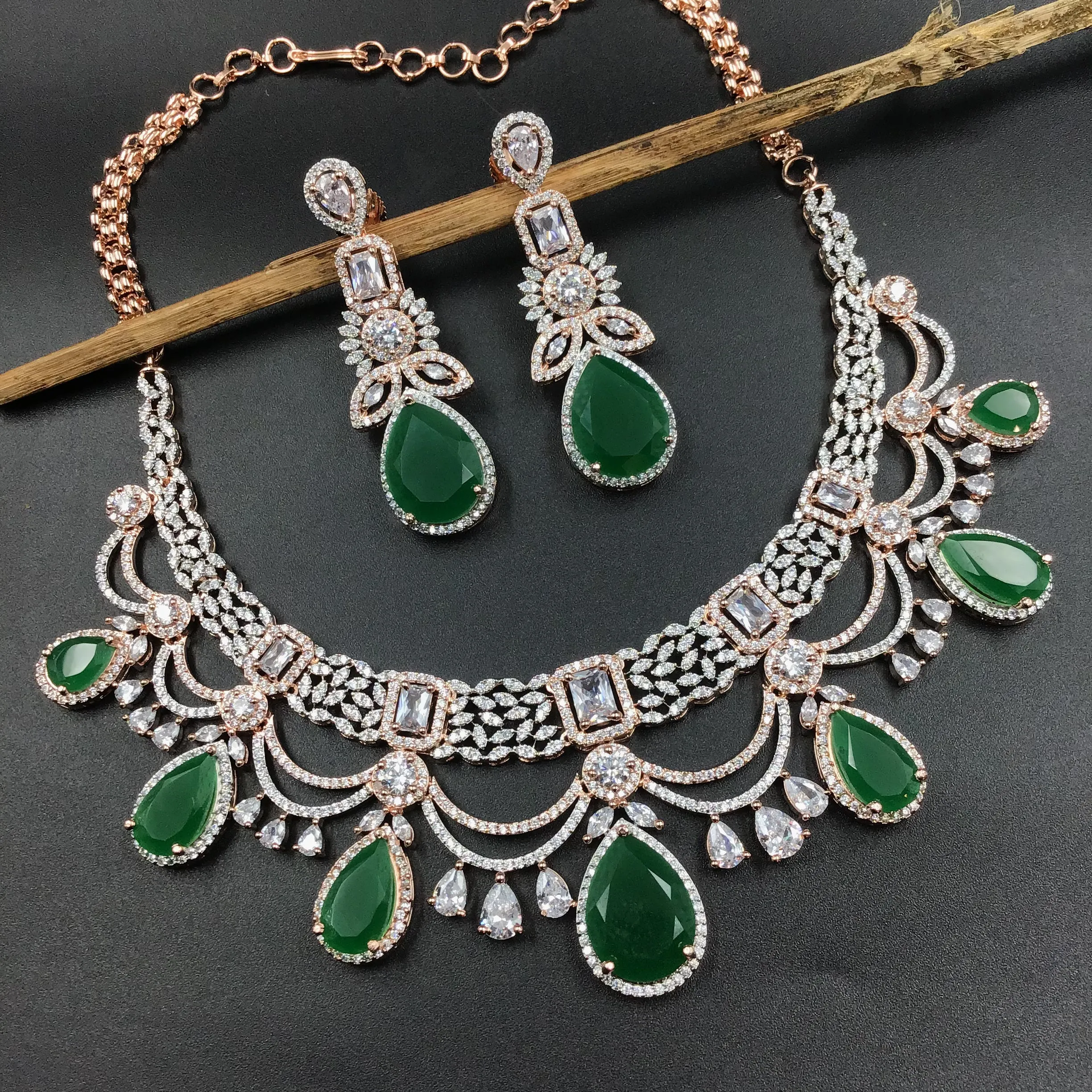 Round Neck Zircon/AD Necklace Set 5581-69