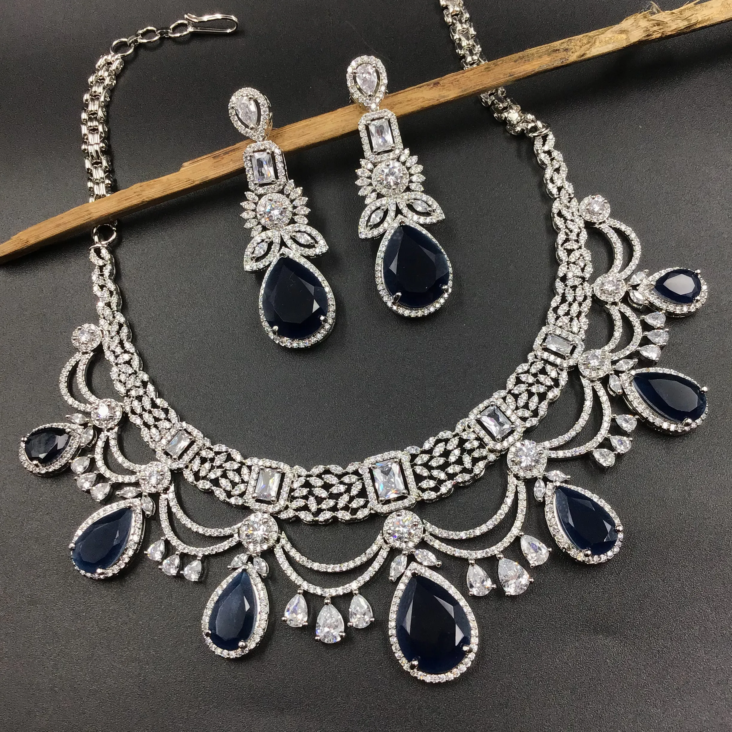 Round Neck Zircon/AD Necklace Set 5581-69