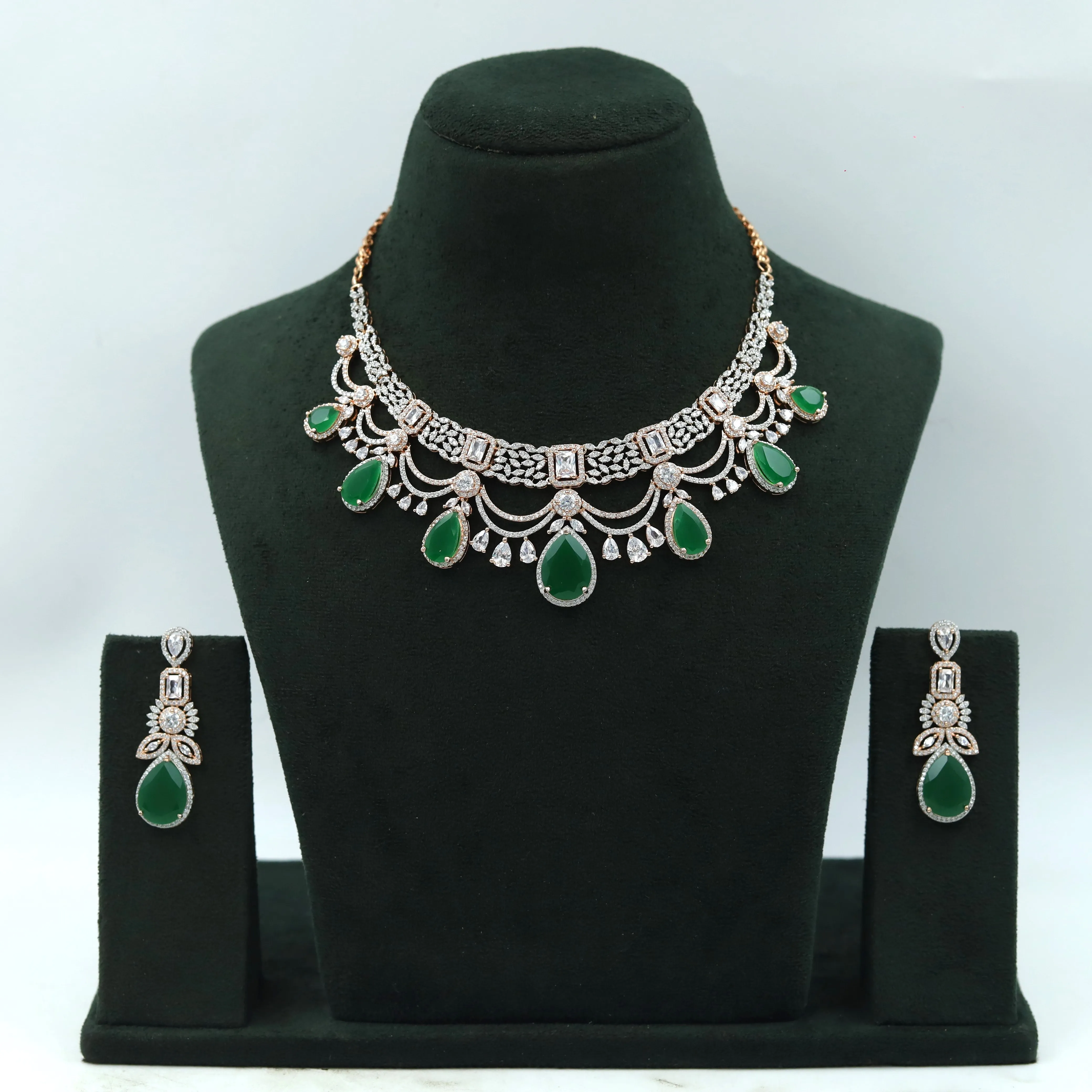 Round Neck Zircon/AD Necklace Set 5581-69