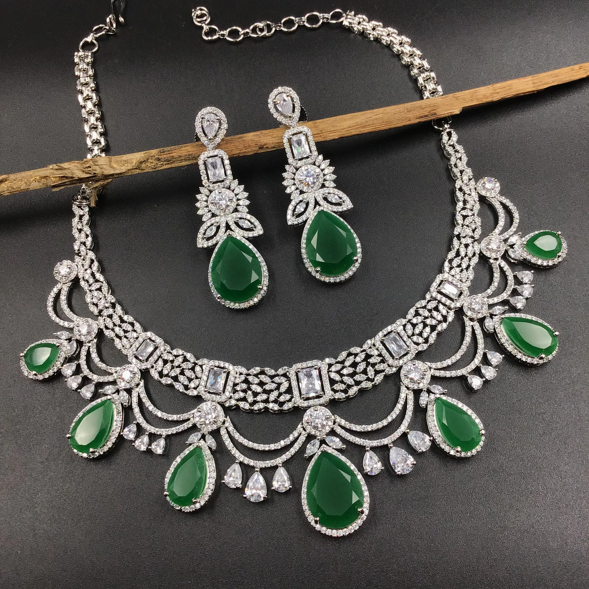 Round Neck Zircon/AD Necklace Set 5581-69